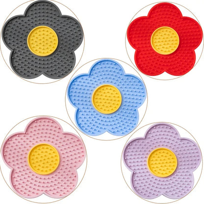 Food Grade Silicone Dog Licking Mat Cat Slow Feeder Pad Flower Shape Pet Bath Peanut Butter Lick Plate with Suction Cup