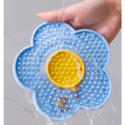 Food Grade Silicone Dog Licking Mat Cat Slow Feeder Pad Flower Shape Pet Bath Peanut Butter Lick Plate with Suction Cup
